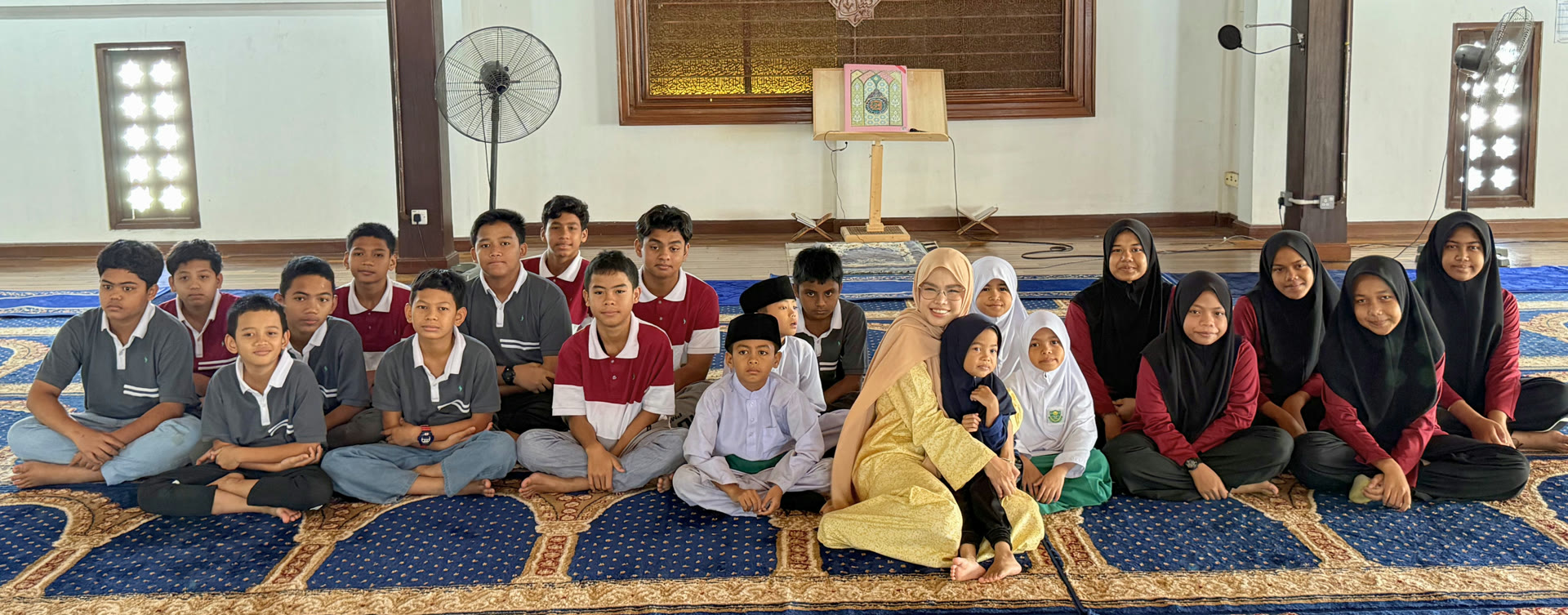 Bella Astillah with children from Rumah Bakti Dato Harun