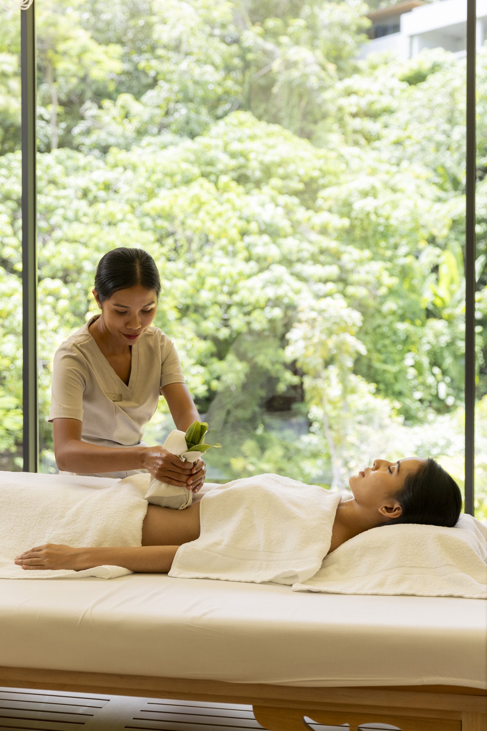 Herbal salt clay pot therapy at Layan LIFE by Anantara.