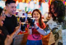 Guinness Malaysia Launches the Nation’s First Perfect Pint Guide Guests enjoying Guinness pints at the Guinness Rate Your Pint Trail event