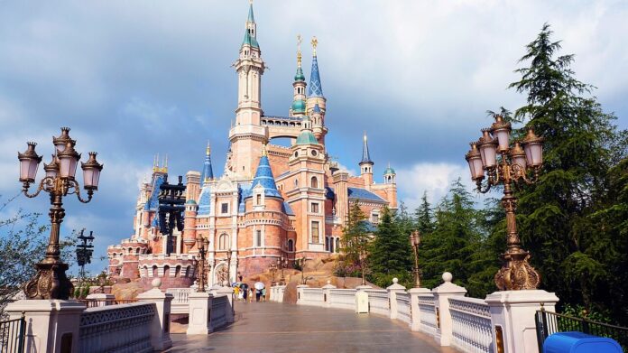 shanghai-disneyland-enchanted-storybook-castle-agoda-2026-11de1230 Shanghai Disneyland Enchanted Storybook Castle