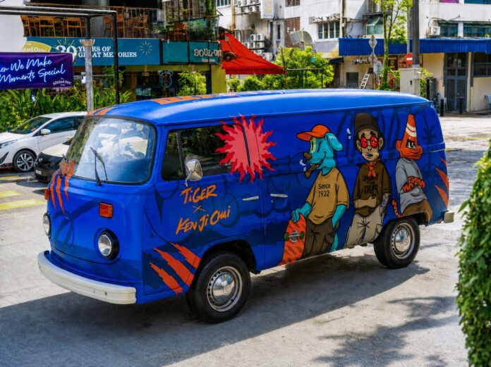 Tiger Beer teams up with local artist Kenji Chai to transform a Kombi van into a moving canvas.