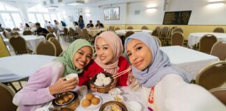 Hong Kong Advances to Second Place in Muslim-Friendly Destination of the Year (Non-OIC) Muslim travellers enjoying halal dining in Hong Kong