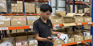 Ninja Van Malaysia Accelerates Warehouse Operations and Fulfillment Speed with Zebra Technologies Ninja Van Malaysia warehouse staff using a Zebra handheld device to scan parcels on storage shelves