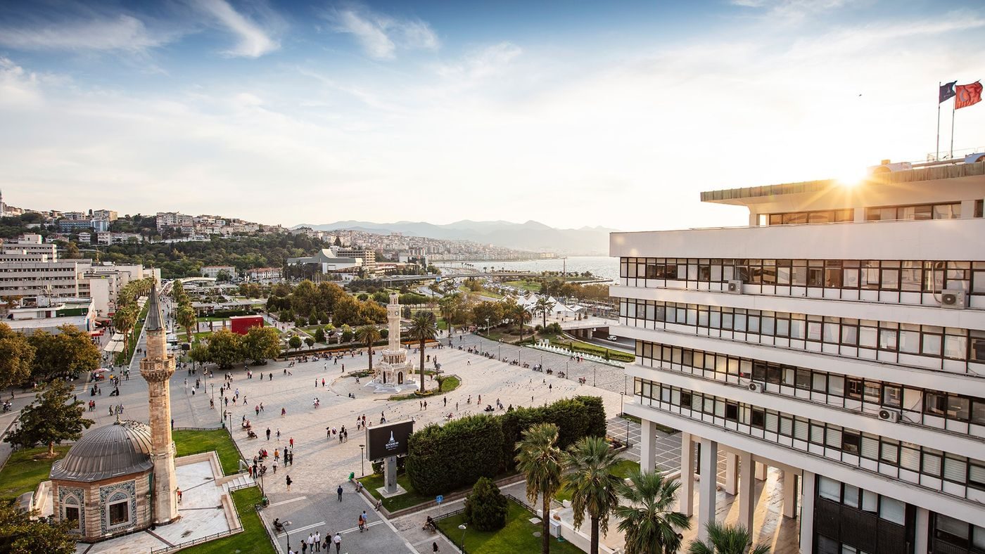 İzmir cityscape in Türkiye.